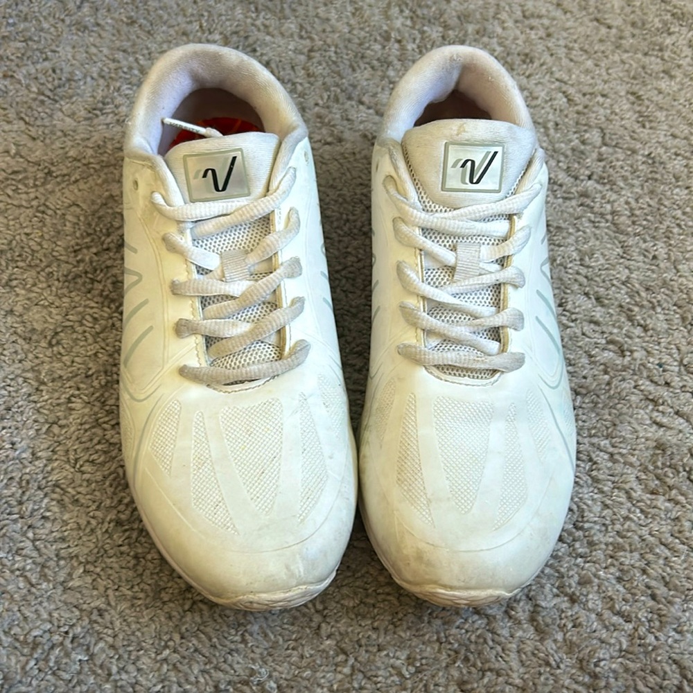 Cheer shoes
